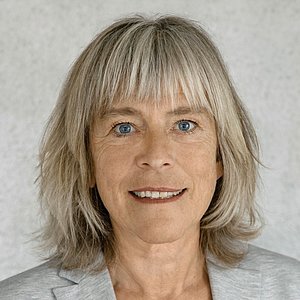 Dr.  Gabriela  Fleischer