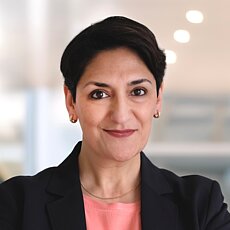  Azadeh Eshaghi
